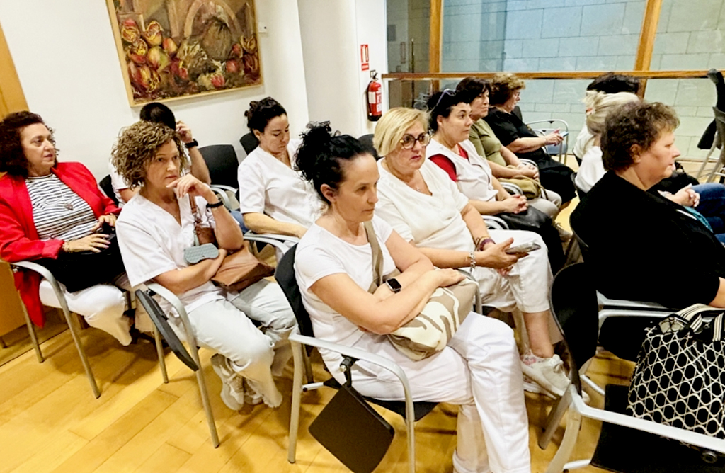 Las trabajadoras de la limpieza de interiores seguirn en sus puestos con un contrato menor 